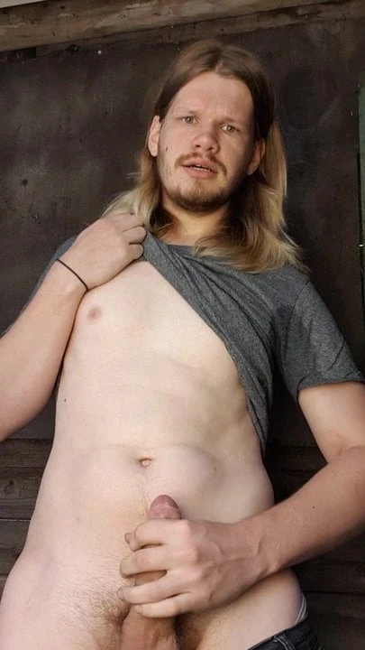 Hung Dutch gay shoots his load.