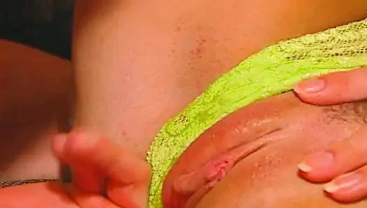 Geile MILF wird geleckt, gefingert und hart gefickt