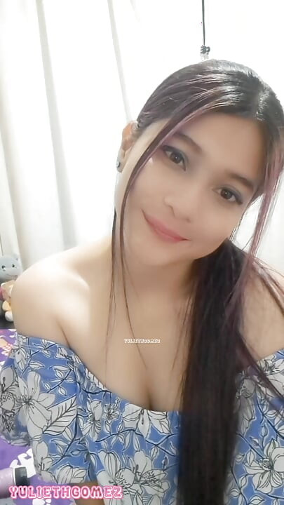 18 Year Old College Girl Loses a Bet and Shows Me Her Tits