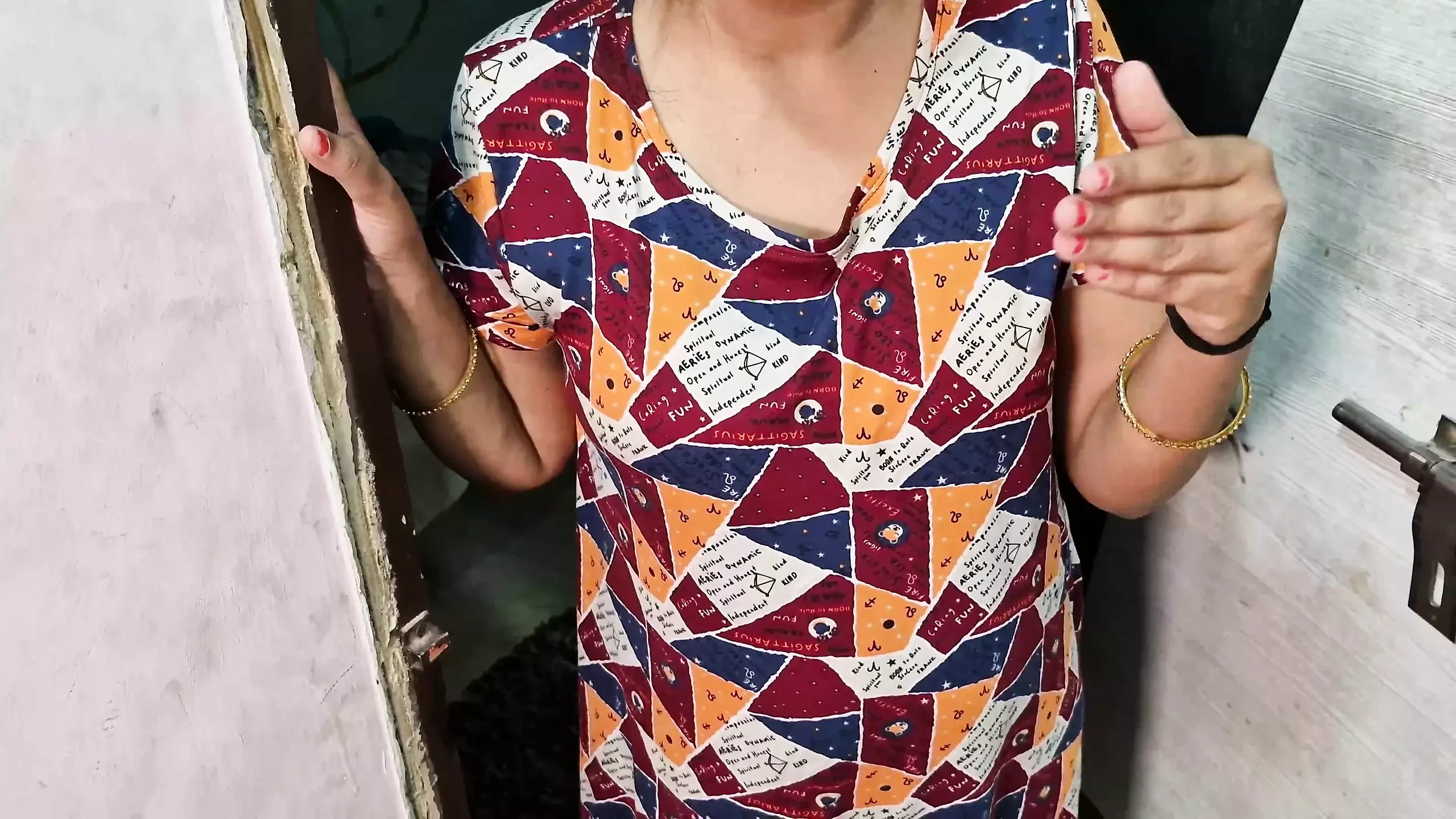 Heißes zimmermädchen PINKI kommt zur arbeit oder ging weg, nachdem sie hindi audio gefickt wurde