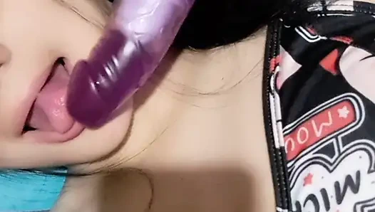 Индийская девственница мастурбирует и удлиняет свою задницу