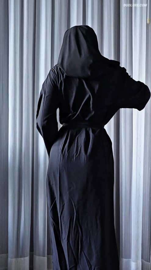 Twerking in my Hijab, Abaya & Bodysuit!