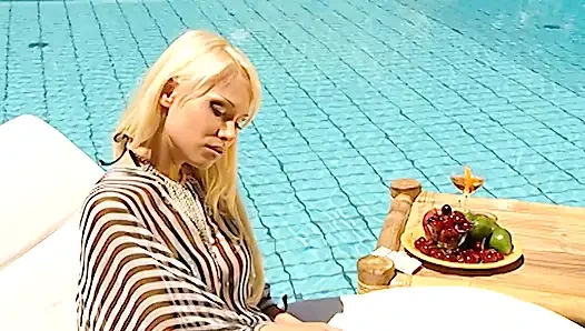 Fruit, Sun and a Perfect Body to Show off