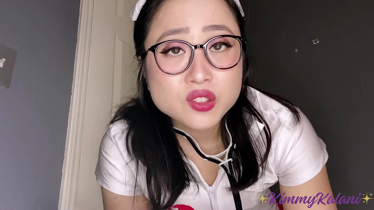 Cadela asiática enfermeira examina sua amostra de esperma - ASMR JOI