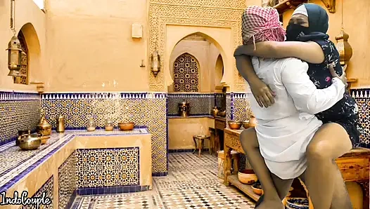 Suudi koca ve İranlı evli kadın mutfakta