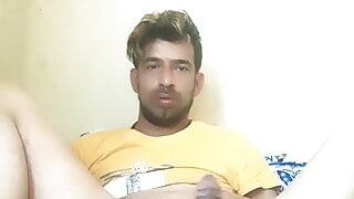 Индийский паренек мастурбирует
