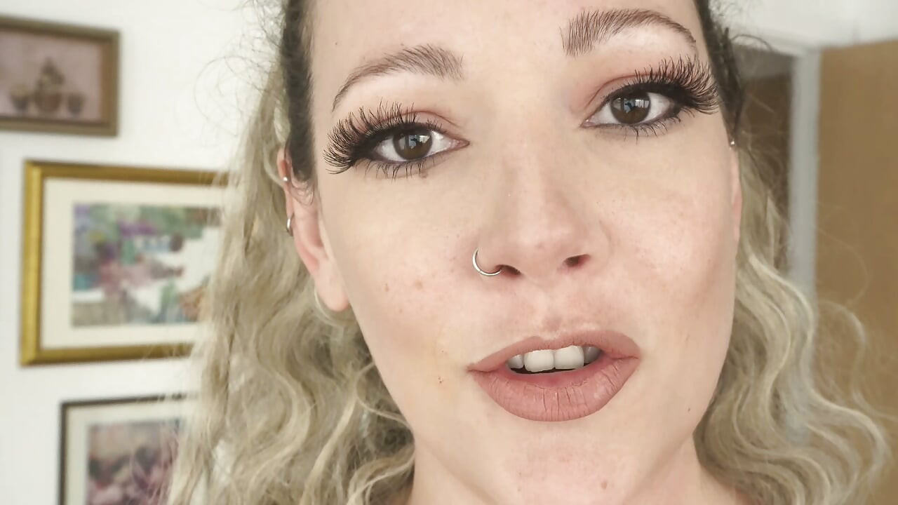 Giantess Sets a Tiny Trap