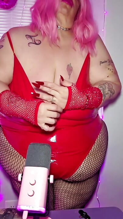 Július Hot Cherry Blossom ASMR