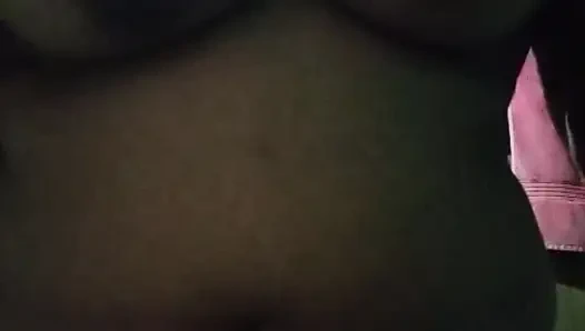 Teman gadis sri lanka menunjukkan payudaranya kepada teman bboy-nya