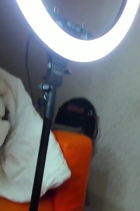 与亚历克斯发生性关系后射在我的肚子上!