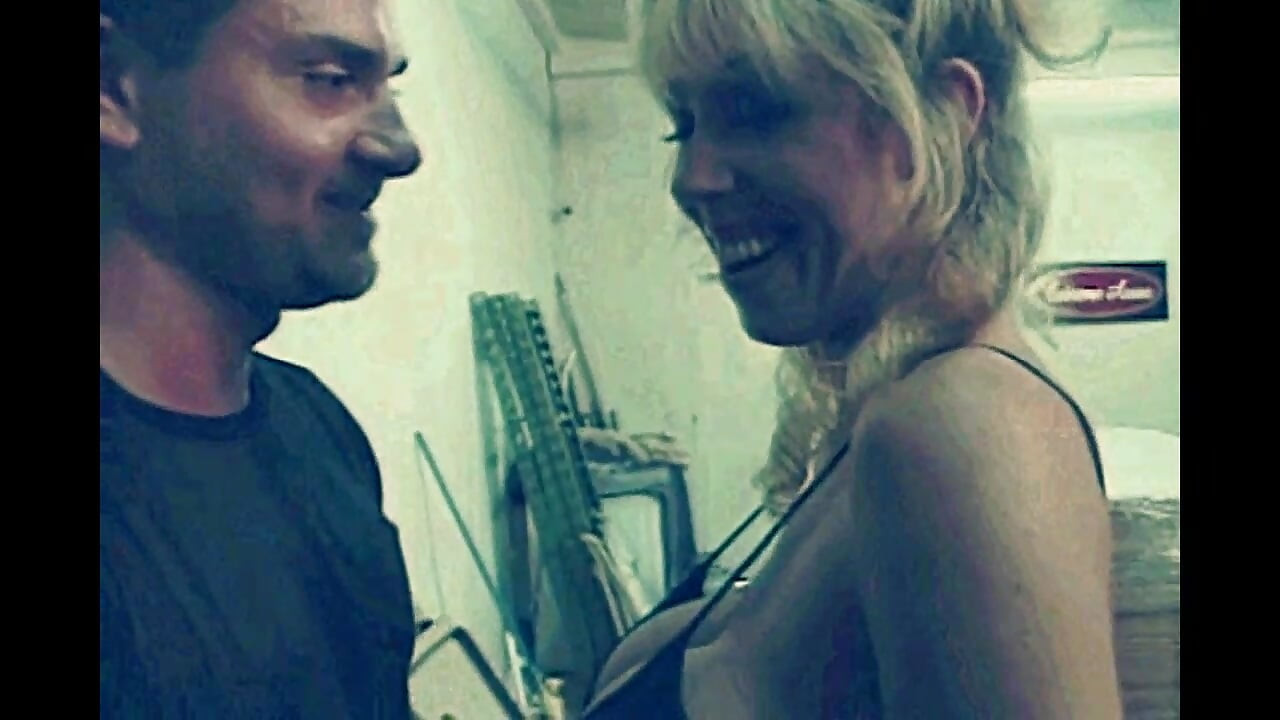 Ona voli da skače na kurac kao pravi seks sportista!