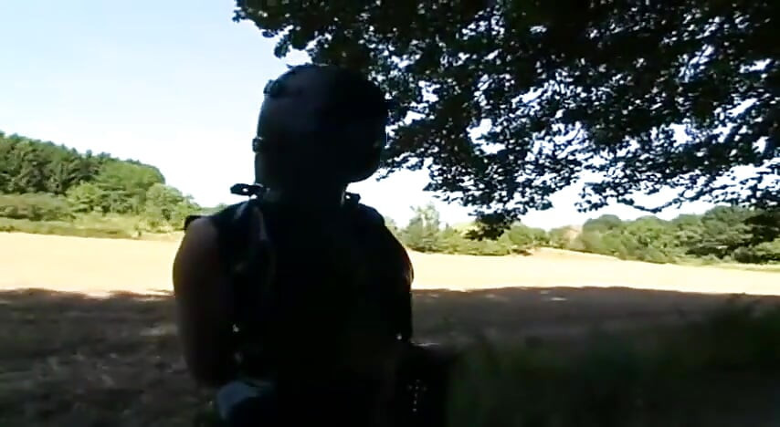 मैदान में अकेले