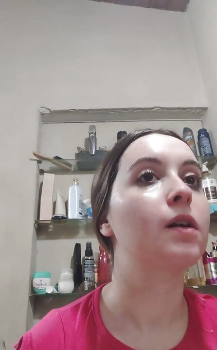 Soyunuyor, ayakkabılarımı çıkarıyor, makyajımı çıkarıyor, yatacak her şey. Sweet Dreams My Loves