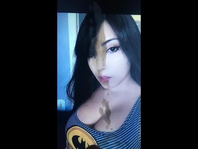 Cum tisztelgés Danielle előtt