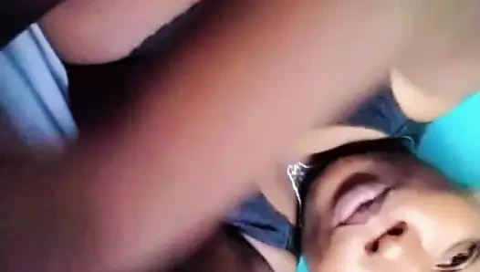 Gadis seksi ini lagi asik masturbasi memeknya yang super hot