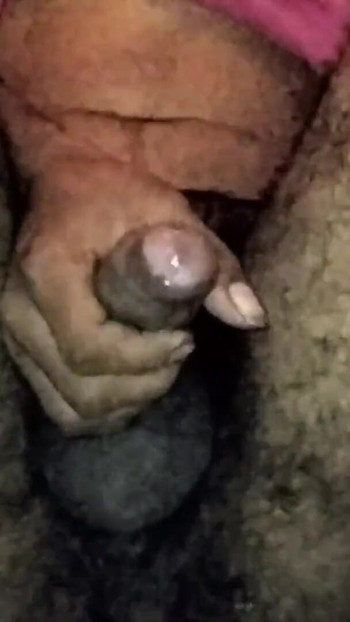 「Bhatroom Me Masturbation And Cumshot」のスリリングな瞬間