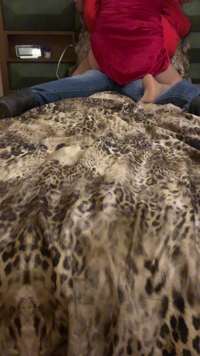 Genç üvey oğlum artık bakire değil. | Klip 2