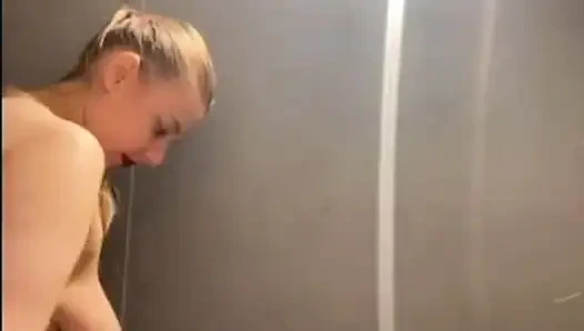 Двойное проникновение с большим членом и спермой