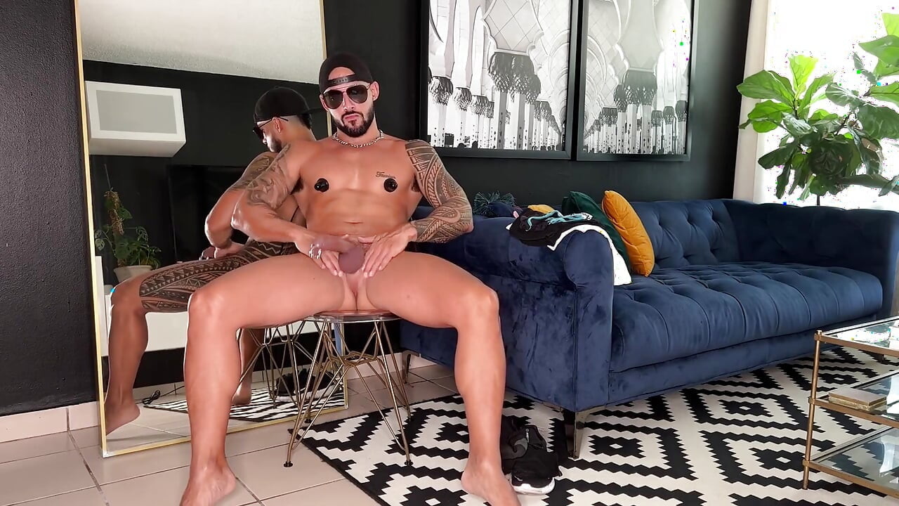 Pumping My Nipples Before Hit the Bars at the Gym Joan Ortiz / Ortizjona