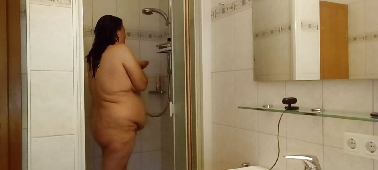 53 ans et trempée - Douche vraie MILF, sans filtre