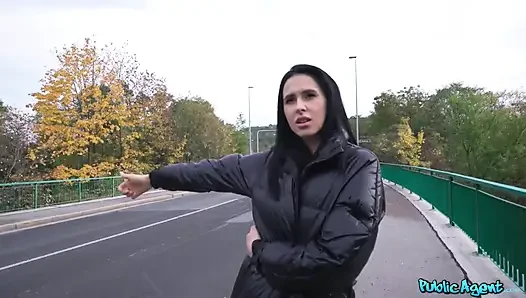 Публичный агент - Hitchiker Alyssa Bounty глотает сперму в видео от первого лица