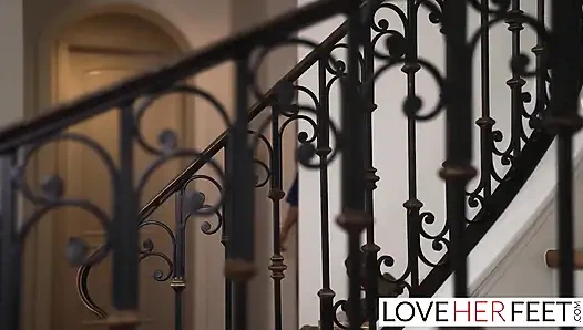 Die zierliche brünette vanessa sky fickte hardcore