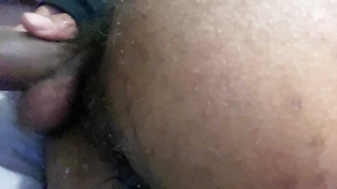 lightskin femboy plays in his bootyhole