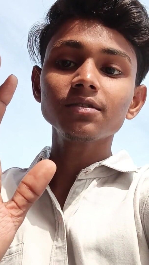 A young man asking a question for older user ? | Clip 1