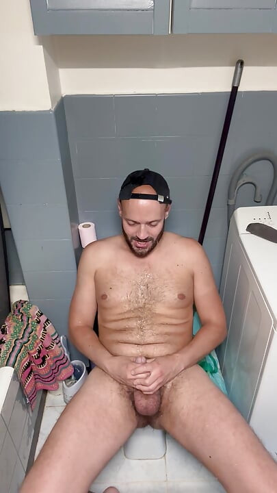 Pig who farts and pees