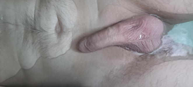 Horny viens et jouis plein, grâce au vibromasseur anal