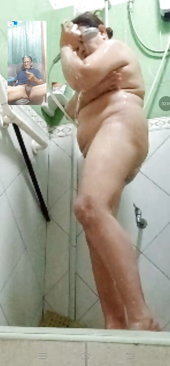 Tối nay cô ấy tắm xong thì chúng ta biết rồi. Đã nghiện sex call video