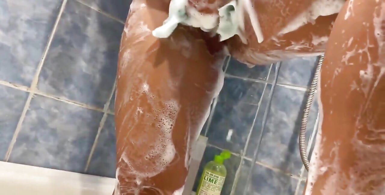 אני עושה מקלחת חמה