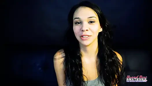 Sabrina petite Inked brünette behaarte, schlampiger blowjob, leidenschaftliches spiel!