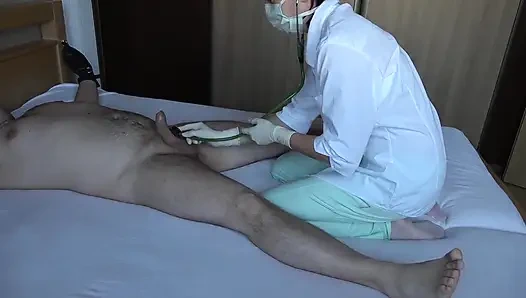 Hemşire Danielle kölesini eğitiyor