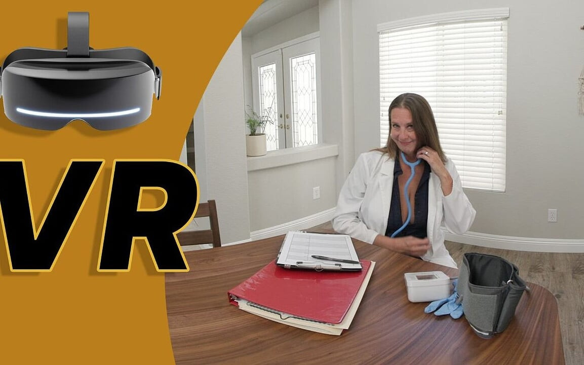 Sexy Rijpe MILF Doet Een Huisgesprek