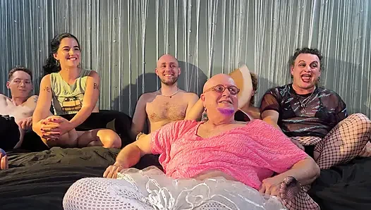 Живое порно Improv: суд по разводу из-за щенка - Cliff Media Productions