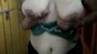 Desi Aunty Big Natural Boobs