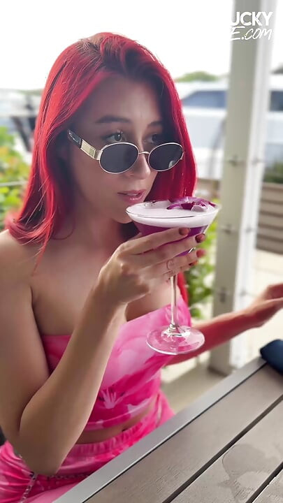 펠라를 해주는 빨간 머리 Zoey Di Giacomo