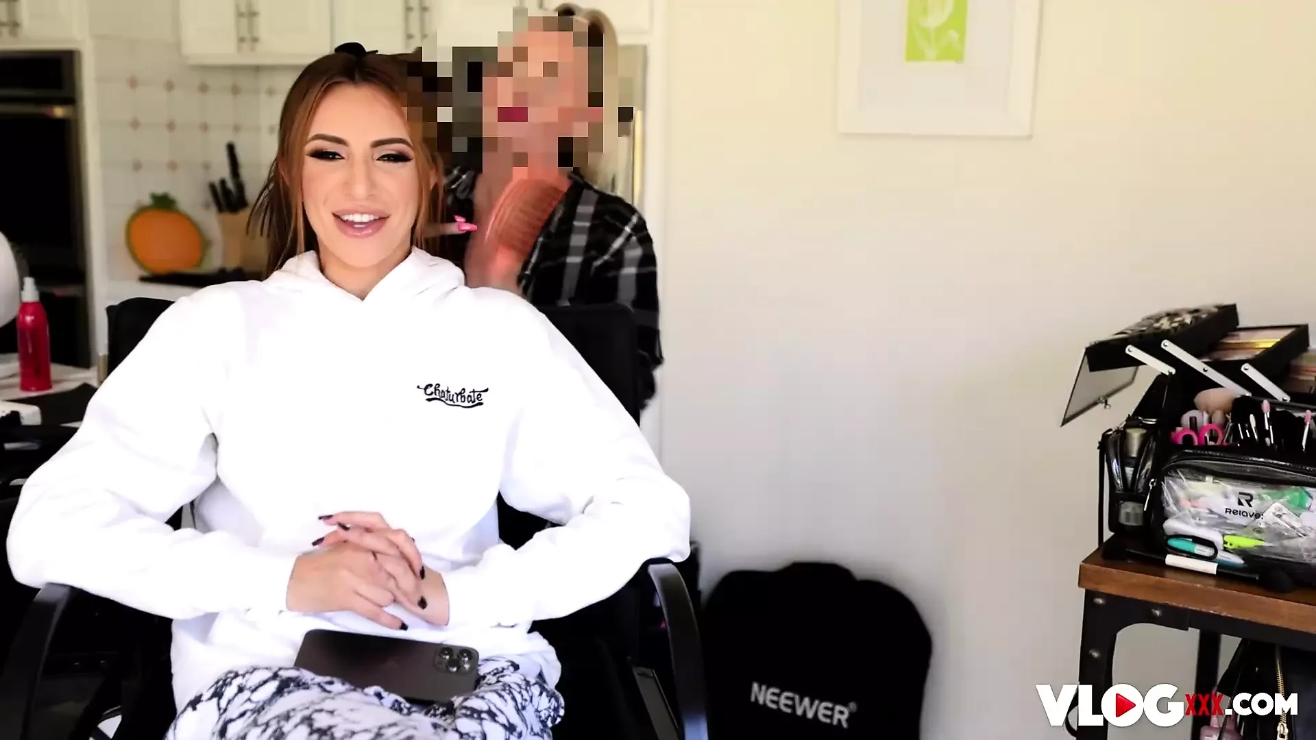 Lepa Hime Marie igra kurac na ekranu pre nego što zapali