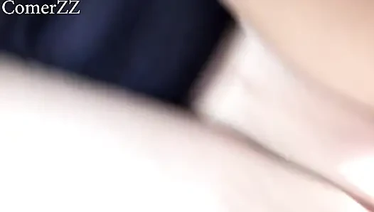 Memek dan pantat bahenol cewek ini dientot habis-habisan sama kontol besar di dalam mobil