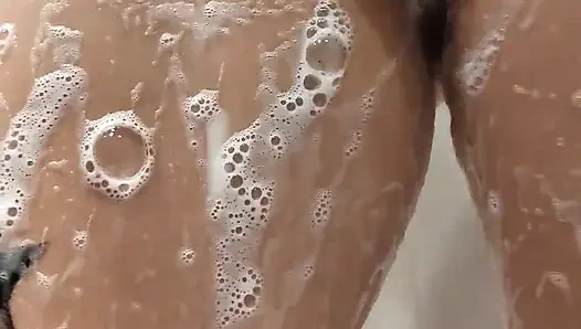 Обнаженная сводная сестра в душе