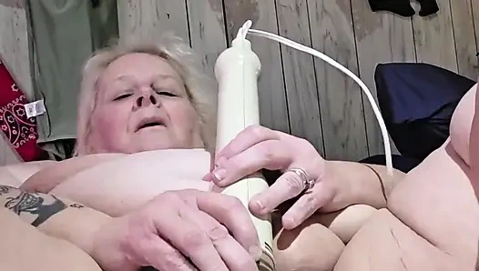 Когда дилдо не работает, чудовищные вибрации, киска болит