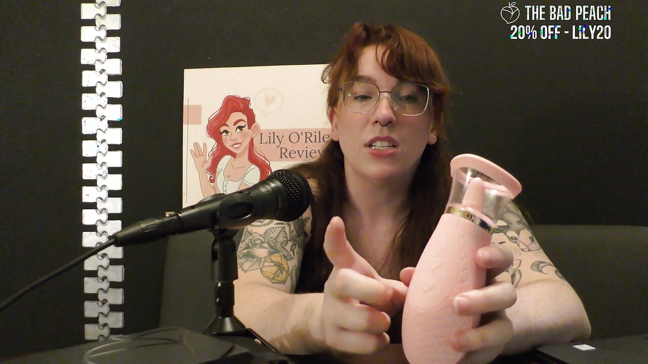NSFW Review of the Honey Pistil Licking Vibrator From the Bad Peach