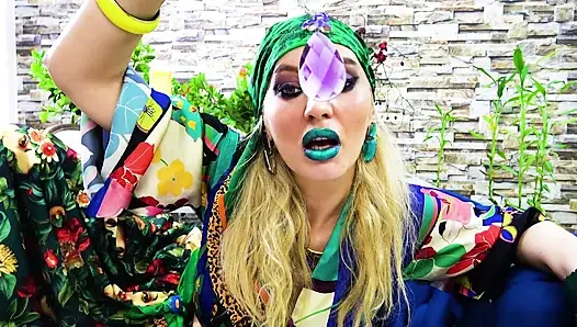 Kiss Poison Ivy'nin yeşil dudaklarını öp