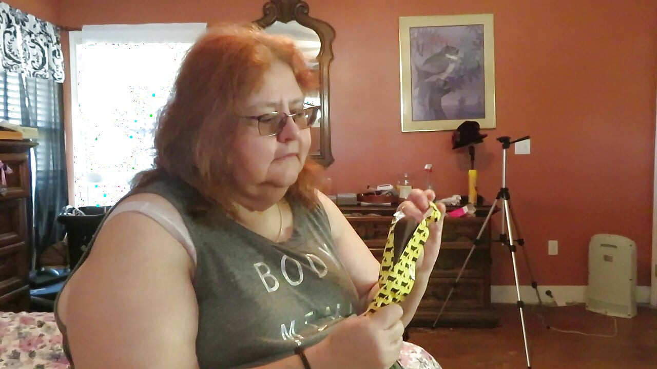 BBW nurse Vicki enjoys eatting a chocolate vanilla ice cream popsiscle