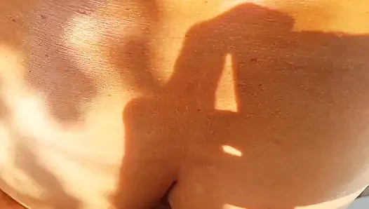 Seksi Sarışın, Olgun Eş Dışarıda Seksin Tadını Çıkarıyor