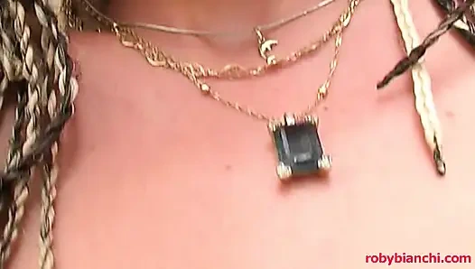 Justine Moore Долбит Ее Задницу Два Члена