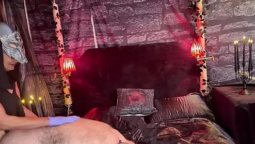 Bagian 2- Domina Satana, membawa klien baru ke Black Berry Milf untuk hukuman.