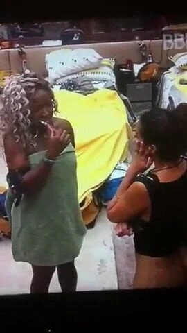 Puta negras mostrar belo peitos  grande