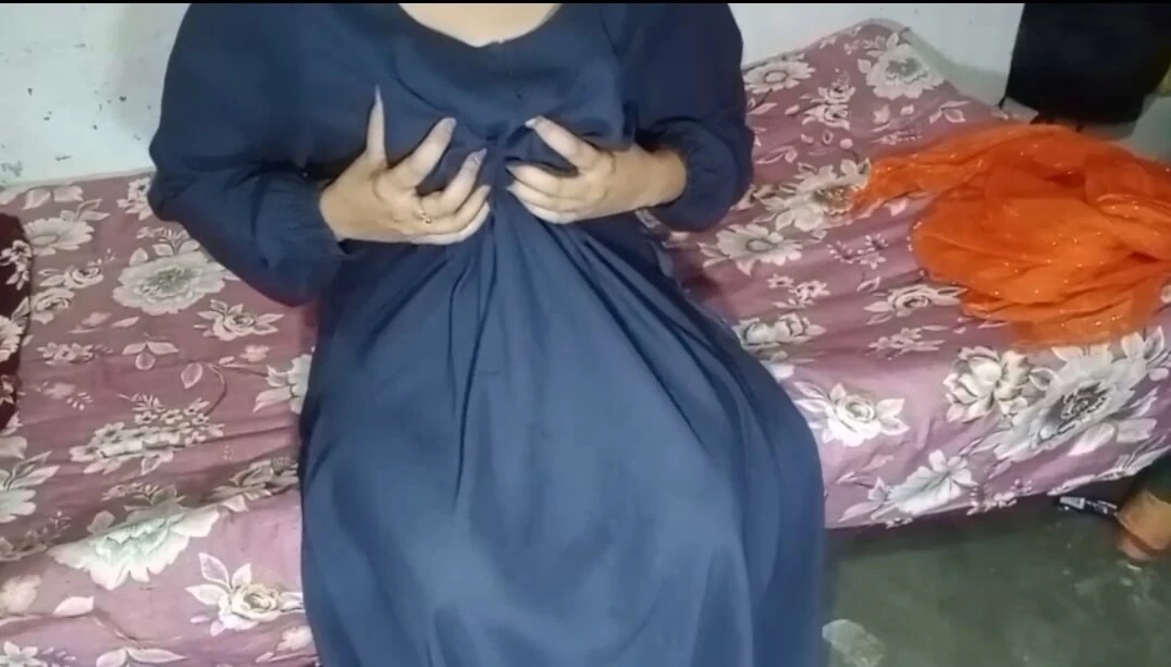 Hot Muslim maid sucking a big Black Dick